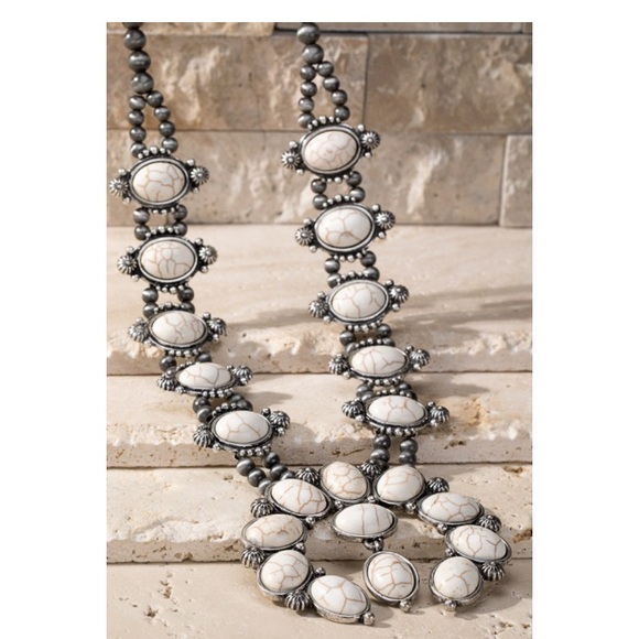 🔥 RESTOCKED! 🔥 Vintage Style Squash Blossom Necklace & Earrings - Picture 4 of 7